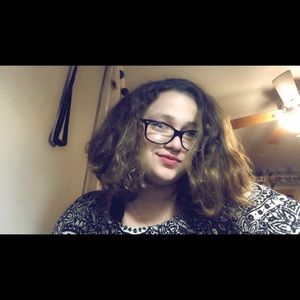 Meet your Posher, Jullia